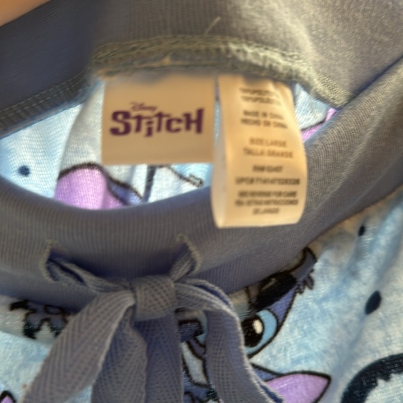 Junior’s Lilo & Stitch Fleece Pajama Pants - Picture 4 of 5